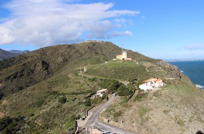 Le Sémaphore sur fond de Fort Béar